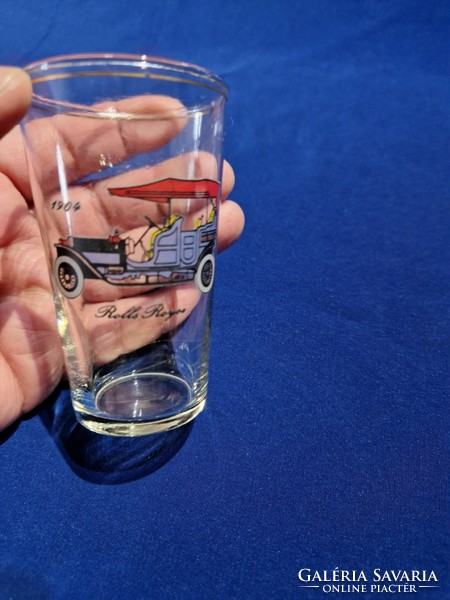 Oldtimer autos glass cup, glasses red blue