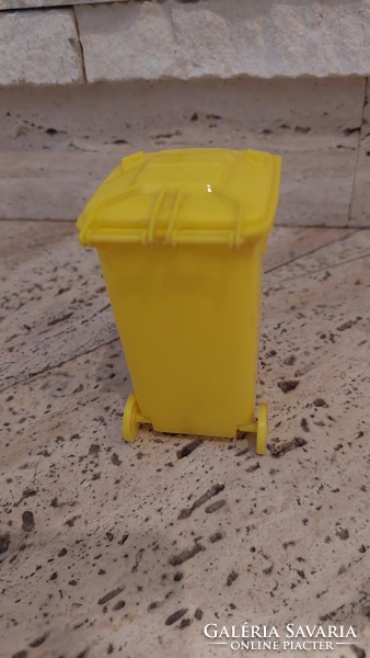 Yellow bin advertising carrier ssi schafer