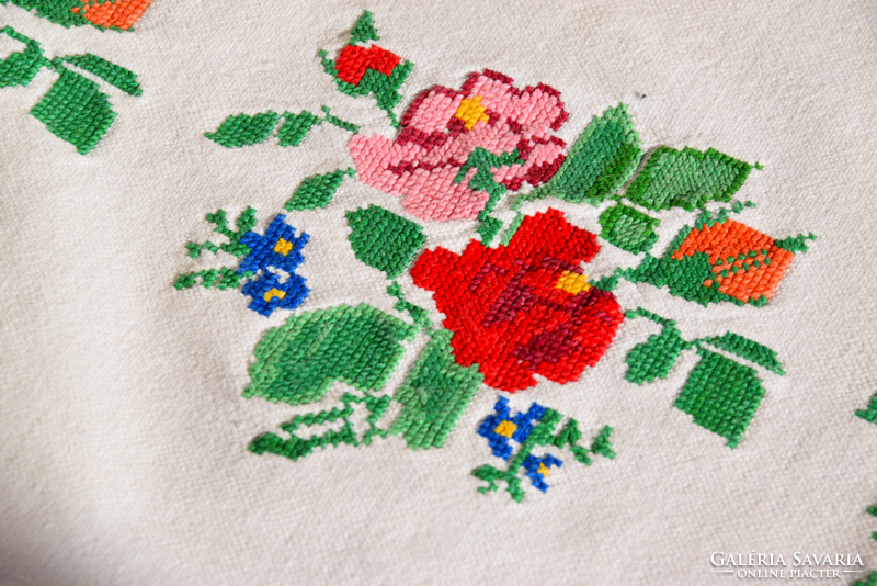 Antique old decorative towel hand-embroidered folk rose daisy 79 x 45