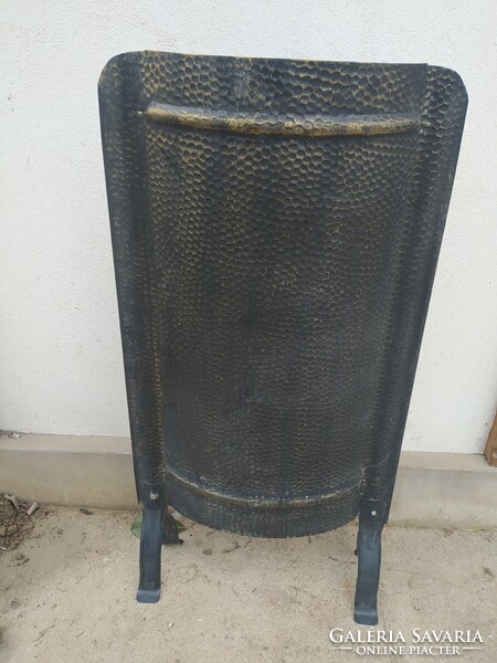 Spark arrestor screen