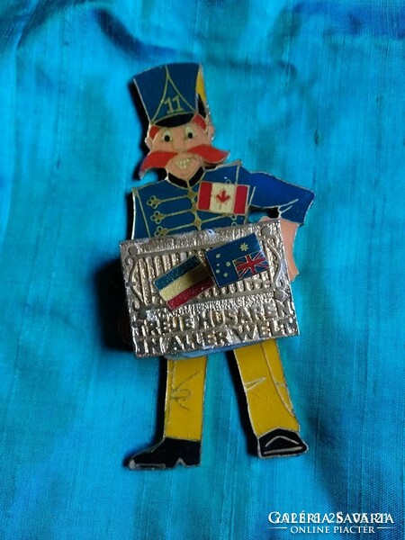 Uniformed figure, musical toy, vintage wall decoration, wind-up musical instrument soldier