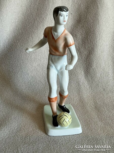 Hollóháza soccer player porcelain figure with unique painting without marking p0008)