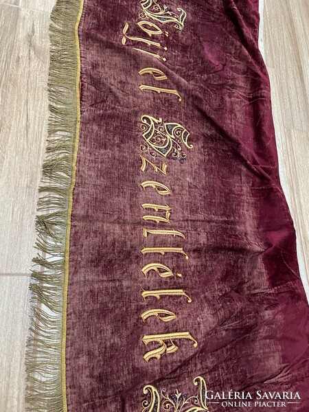 Baroque burgundy velvet antependium