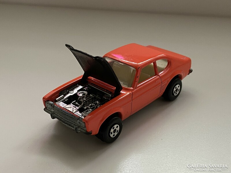 Matchbox Ford Capri dobozával