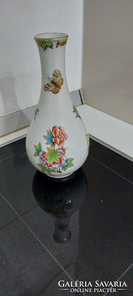 Porcelain vase from Herend Victoria