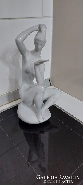 Zsolnay porcelán szobor
