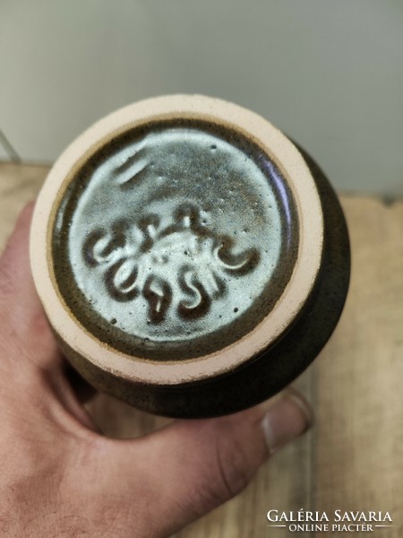 Festett-rücskös mázas kerámia váza