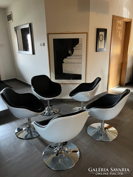 5 design rotating egg chairs! In perfect, unused condition!