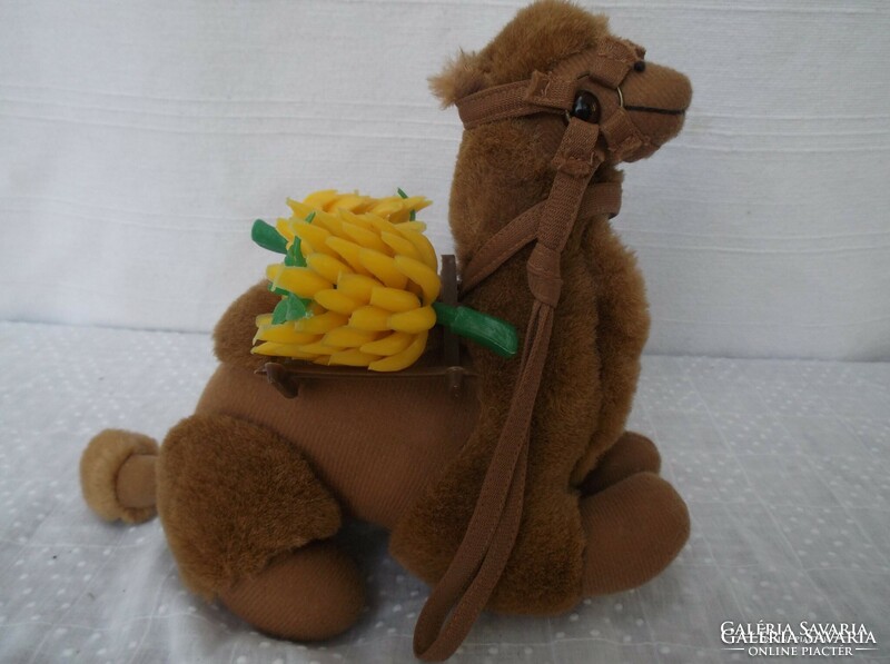 Camel - with plastic banana bunches - 20 x 17 x 8 cm - plush - exclusive - brand new