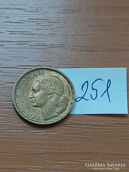France 10 francs 1951 aluminum bronze, rooster 251