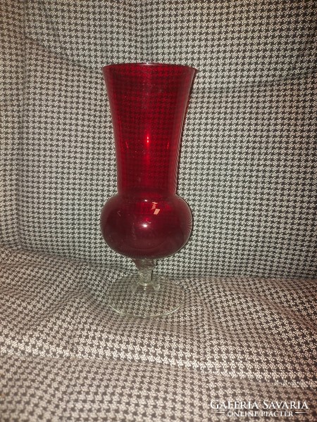 Húsz centis piros üvegpohár, vagy váza