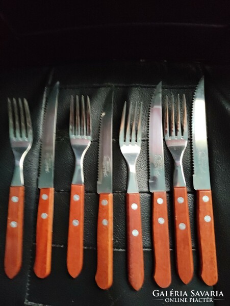 Steak cutlery set/4 persons.