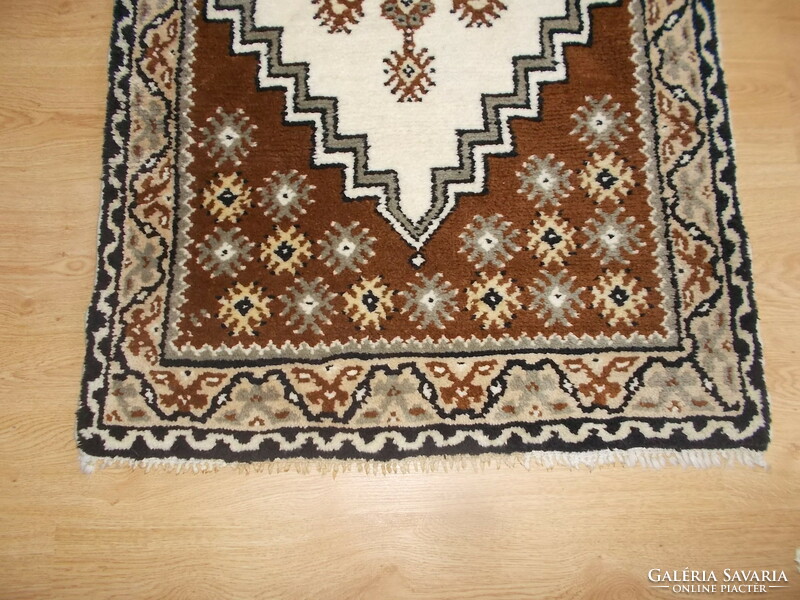 Hand-knotted Tunisian carpet. 133 X 75 cm