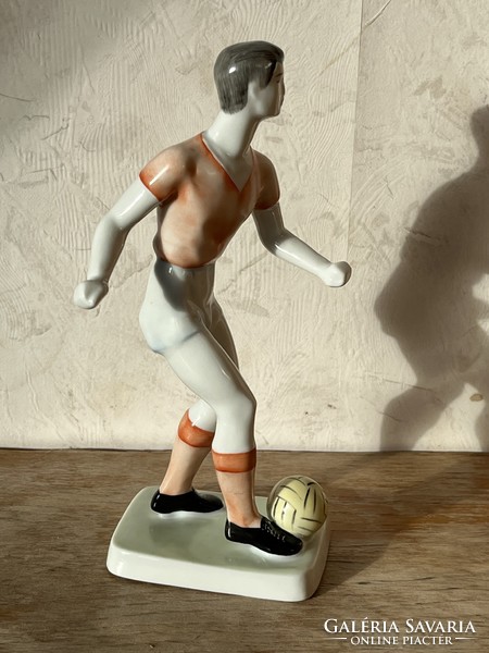 Hollóháza soccer player porcelain figure with unique painting without marking p0008)