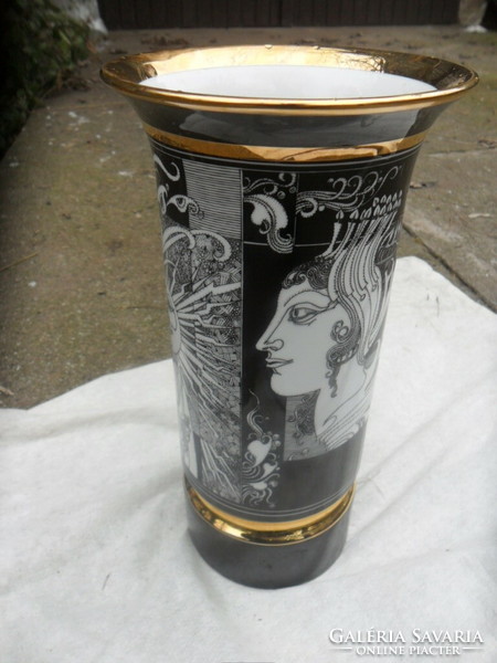 Large gilded vase of Hollóháza Saxon endre type