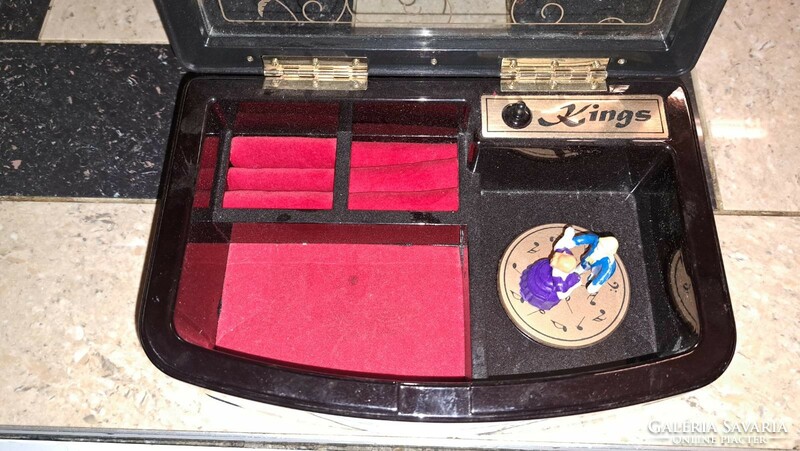Music box, jewelry box. Size: 13x21 cm, 8 cm high