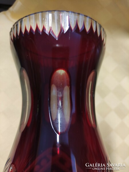 24 cm burgundy crystal vase