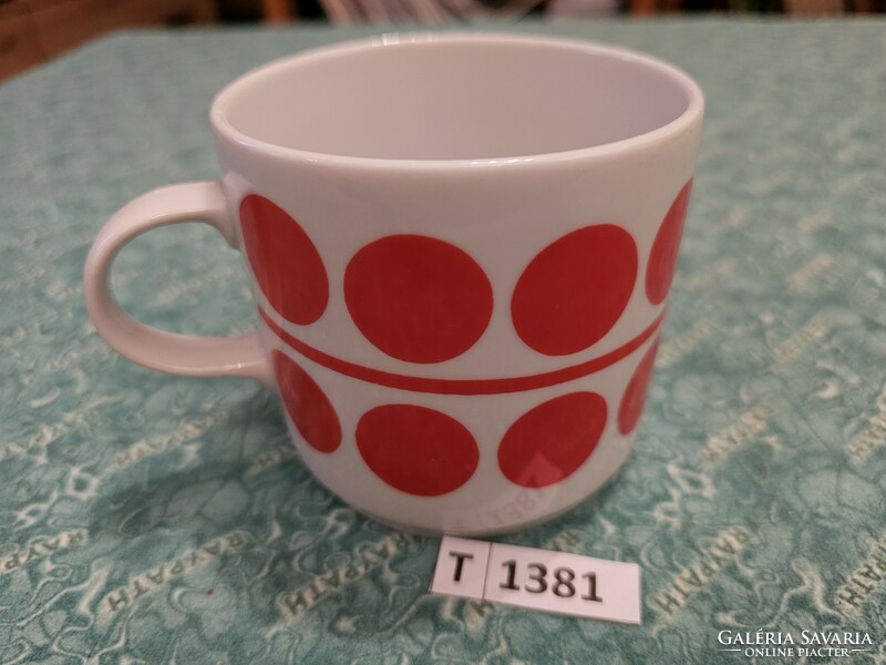 T1381 Great Plain red polka dot mug
