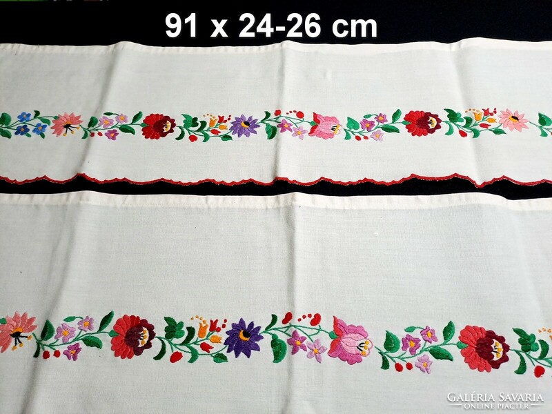 2 Draperies embroidered with a Kalocsa pattern, 91 x 24-26 cm