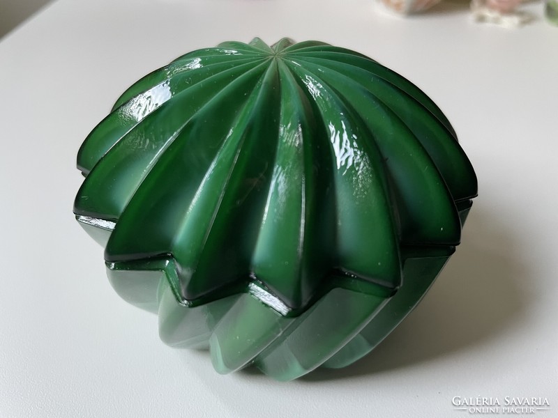 Twisted malachite glass bonbonier