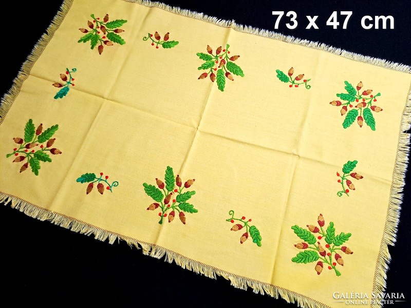 4 Pcs yellow tablecloth embroidered with acorn pattern, runner, dimensions in the pictures
