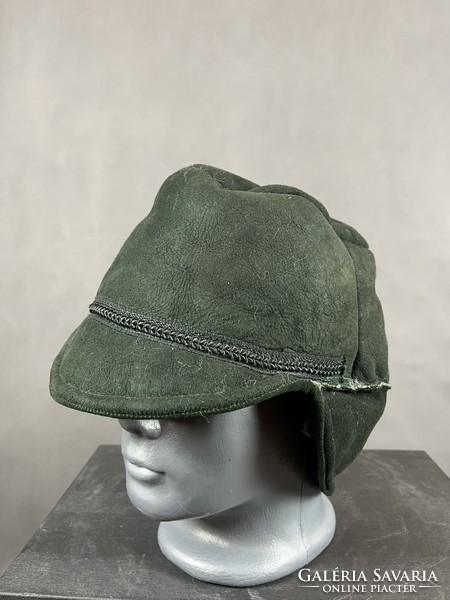 Irha cap, with a part that can be folded over the ears, real fur dyed green