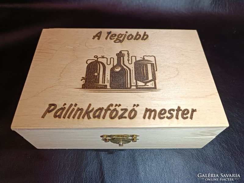 Pálinkafőzős fa doboz ajándék Zsebórával egyedi kézműves