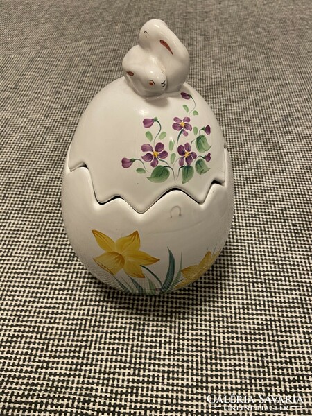 Herendi kézzel festett nyuszis-virágos porcelán tojástartó