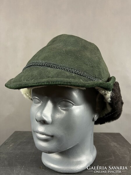 Irha cap, with a part that can be folded over the ears, real fur dyed green