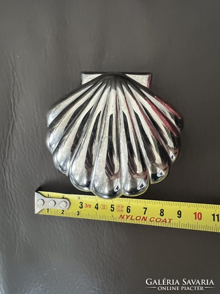 Silver-colored shell-shaped old jewelry holder