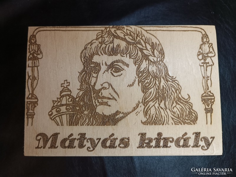 Mátyás király fa doboz ajándék Zsebórával egyedi kézműves