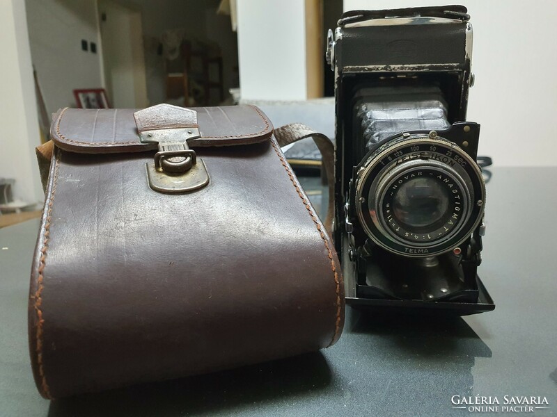 Zeiss icon nettar 515/2 antique camera.