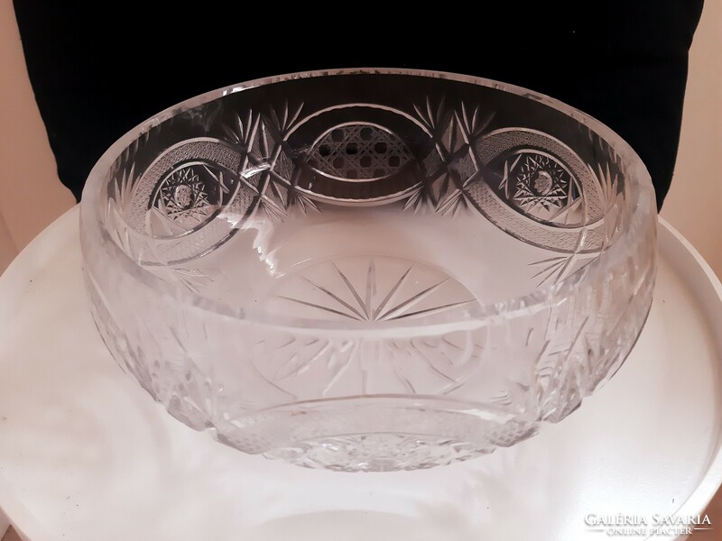 Lip rotating patterned crystal fruit holder, offering