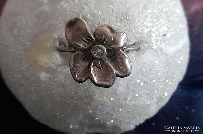 Vintage flower-shaped women's silver ring