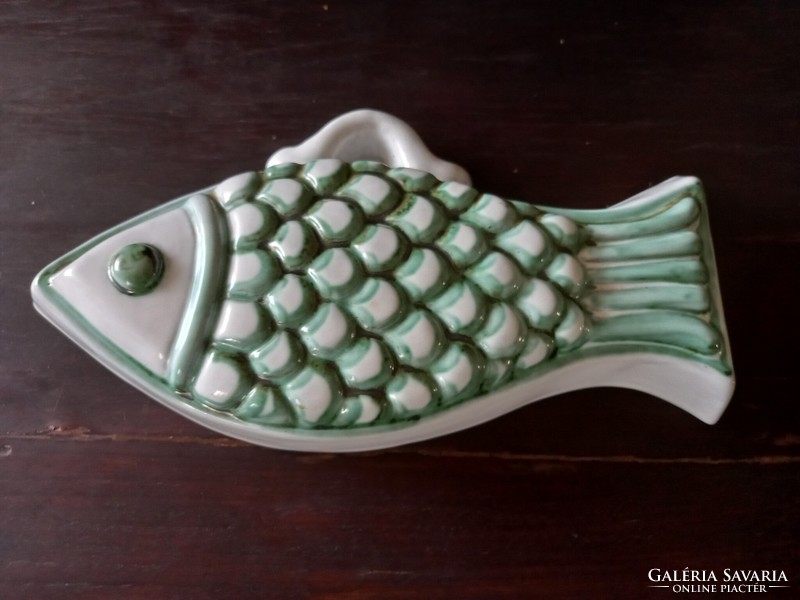 Fish-shaped ceramic baking dish