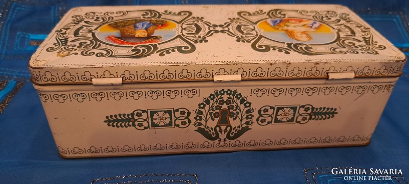 Old metal box, royal portrait tin box (m4485)