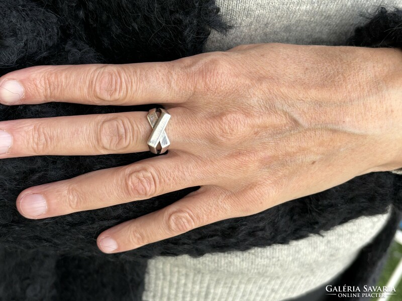 Nagyon szép  55-ös 56,7 gr ezüst gyűrű Jelzett! MOM Park környékén személyesen, és postai úton is!!!