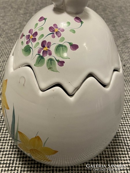 Herendi kézzel festett nyuszis-virágos porcelán tojástartó