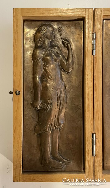 Bronze wall decoration, family representation, gallery