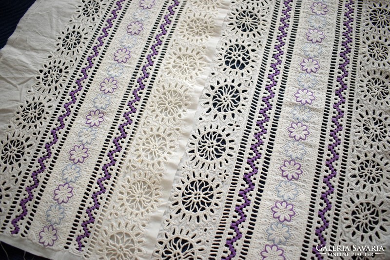 Madeira hímzett csipke kézimunka fehér lyuk hímzés antik drapéria dekoráció néprajz 45 x 22 cm HIBA!