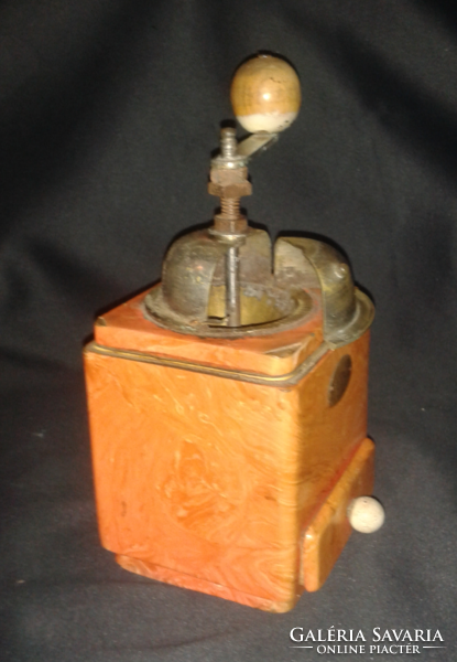 Siu antique coffee grinder