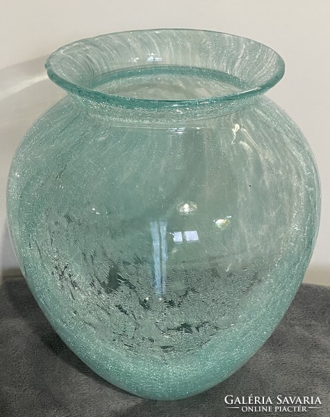 Karcagi fátyolüveg váza képek szerinti szép állapotban.
