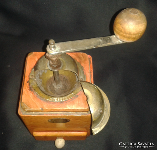 Siu antique coffee grinder