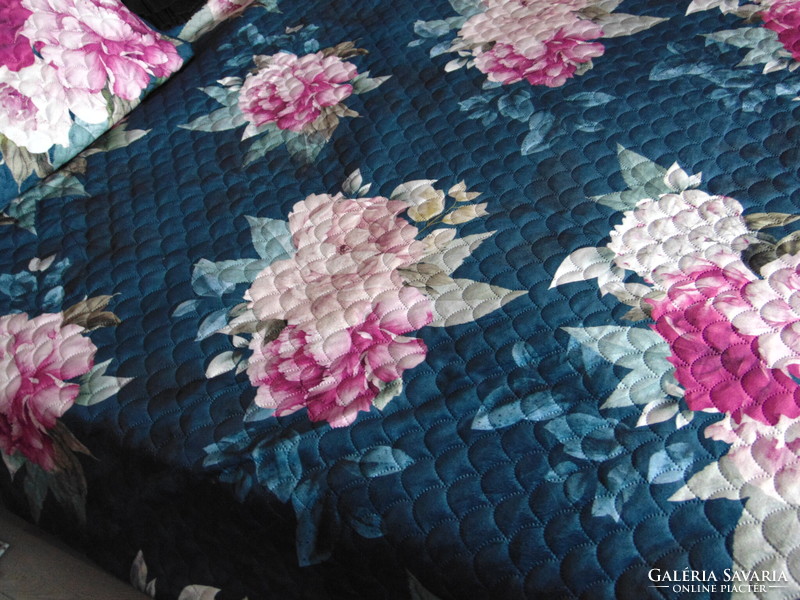 Dreamy peonies and hydrangea pattern quilted bedding / bedspread set