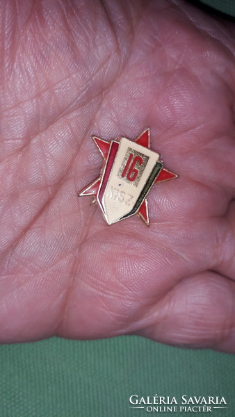 Szocialista éra "KISZ - 16 " Ifjú Gárda zománcozott fém jelvény 2 cm  a képek szerint