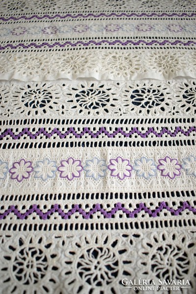 Madeira embroidered lace needlework white hole embroidery antique drapery decoration ethnography 45 x 22 cm mistake!