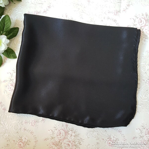 Új, egyedi készítésű fekete színű szatén sál, kendő, vállkendő, stóla