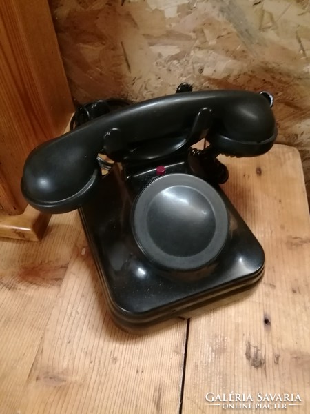 Retro tárcsás bakelit fekete telefon