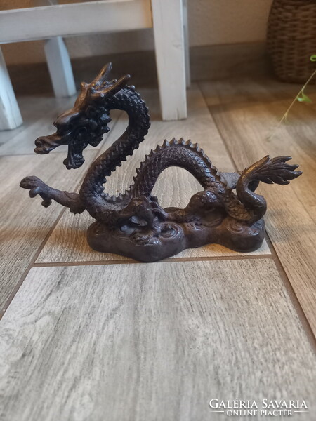 Szép régi műgyanta szobor: kínai sárkány (11,7x18x4,7 cm)