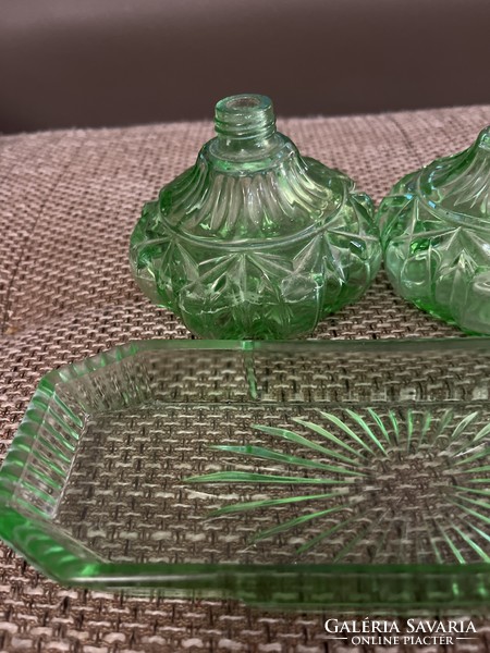Zöld üveg tárgyak nagyon szép állapotban